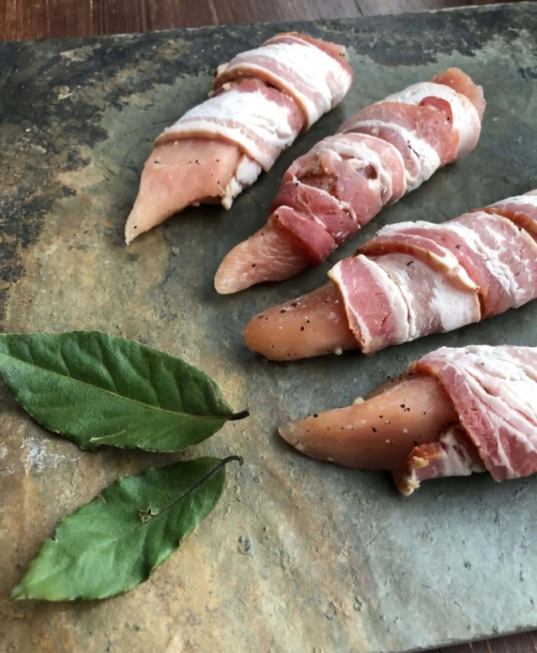 Suprêmes de poulet de grain au bacon, miel et ail