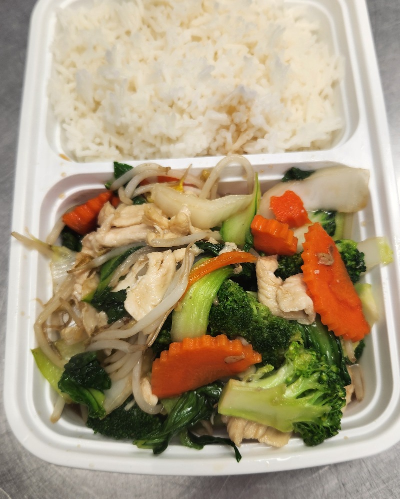 Sauté poulet avec mélange de légumes